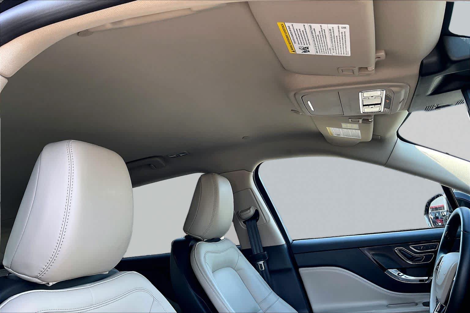 Used 2025 Lincoln Corsair FWD image 12