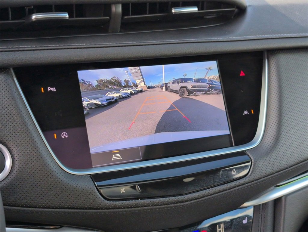 Used 2025 Cadillac XT6 Luxury image 14