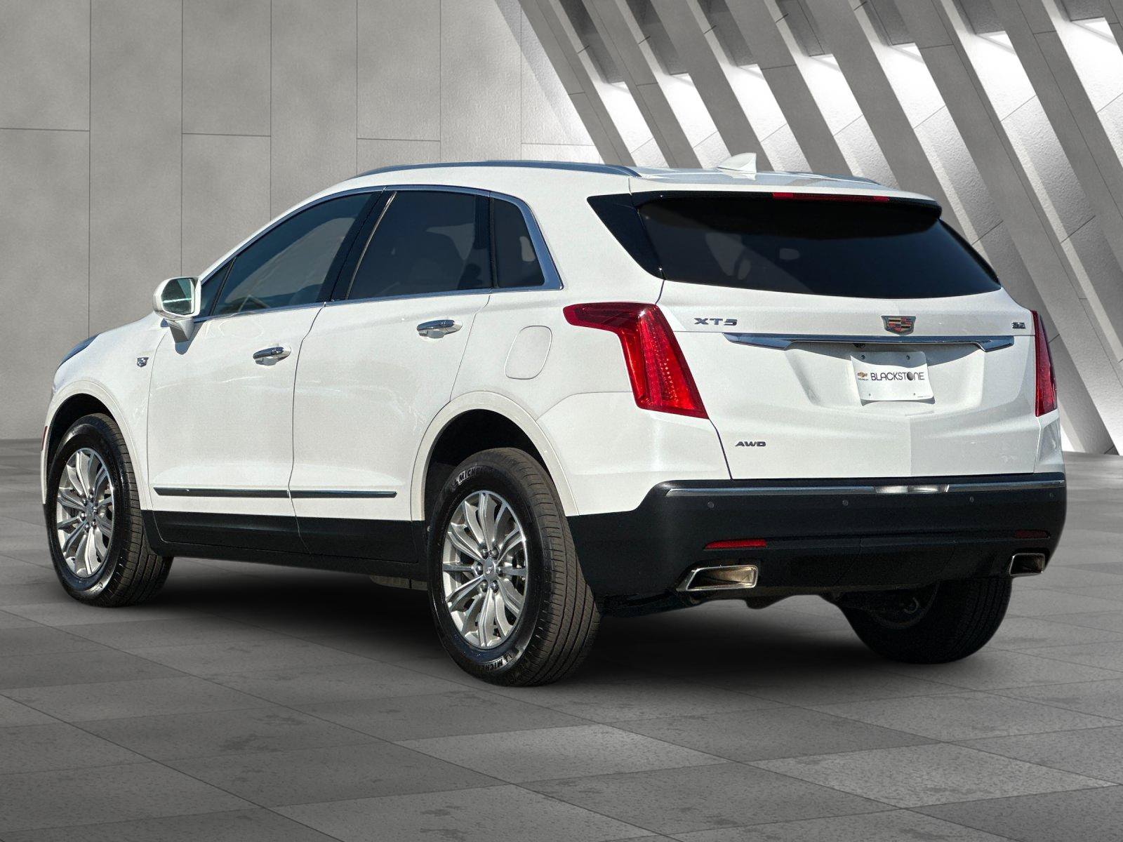 Used 2017 Cadillac XT5 Luxury w/ Driver Awareness Package AWD/4WD image 6