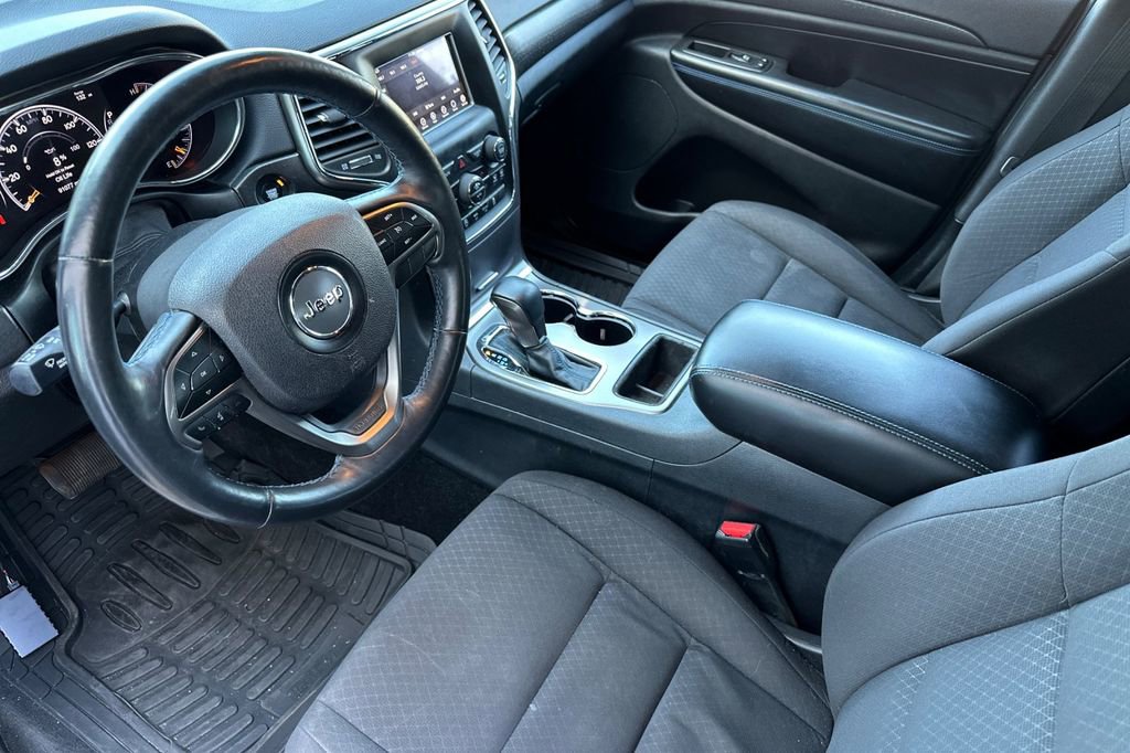 Used 2018 Jeep Grand Cherokee Laredo AWD/4WD image 10