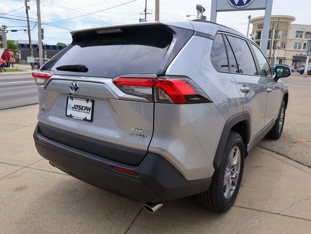Used 2022 Toyota RAV4 XLE w/ Convenience Package AWD/4WD image 5