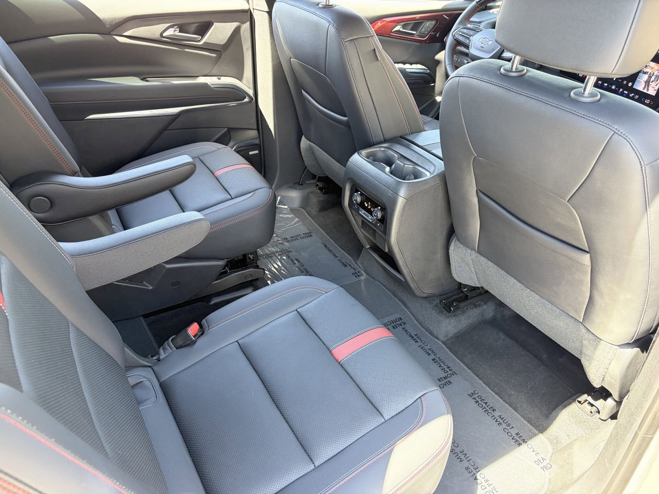Used 2025 Chevrolet Traverse RS FWD image 14