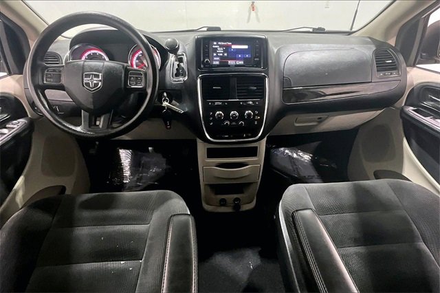 Used 2019 Dodge Grand Caravan SE w/ UConnect Hands-Free Group image 7