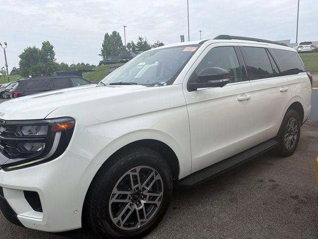 Used 2025 Ford Expedition Active AWD/4WD image 14