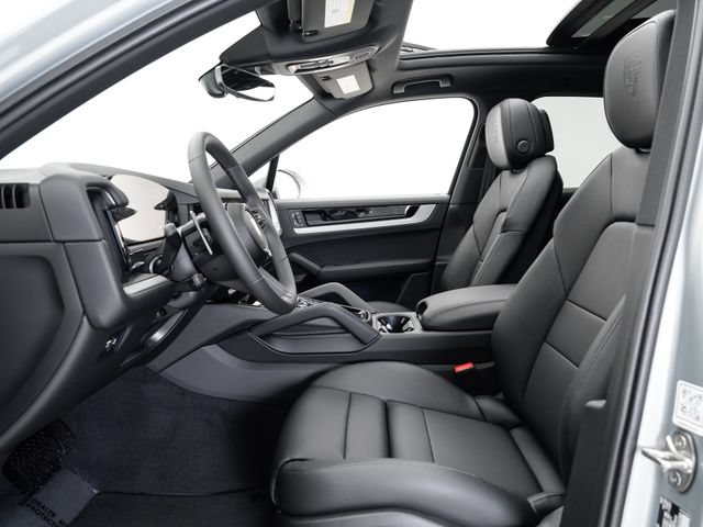 Certified 2025 Porsche Cayenne AWD/4WD image 6