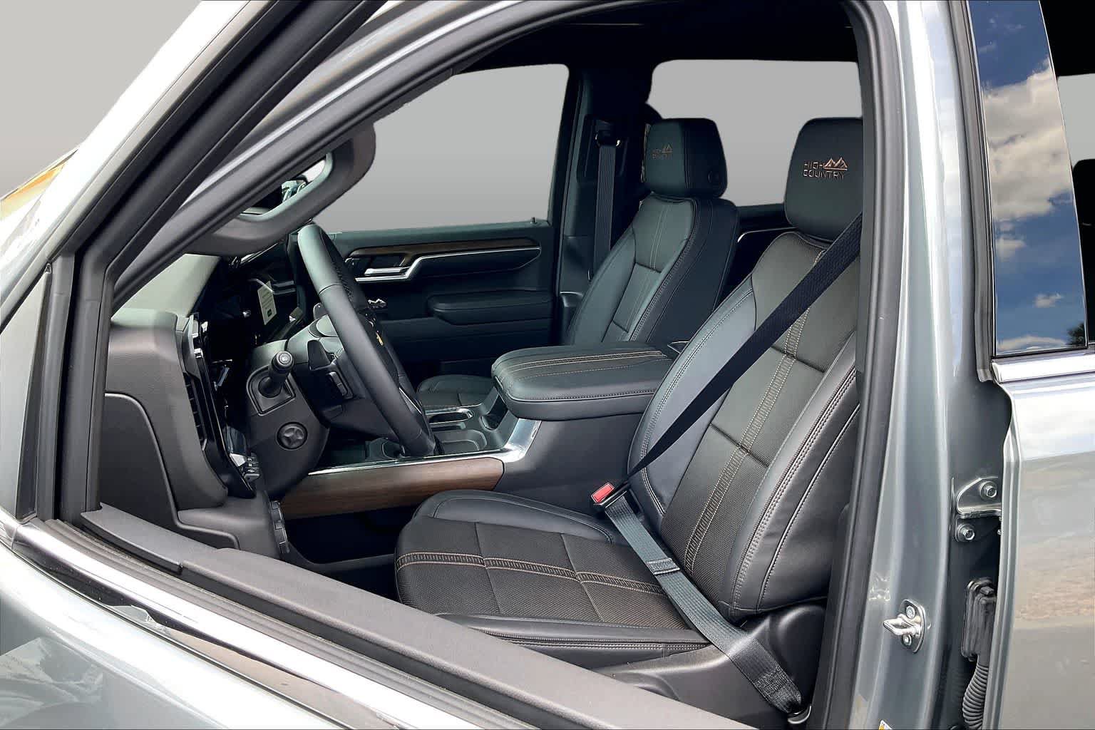 Used 2026 Chevrolet Silverado 1500 High Country w/ High Country Premium Package AWD/4WD image 47
