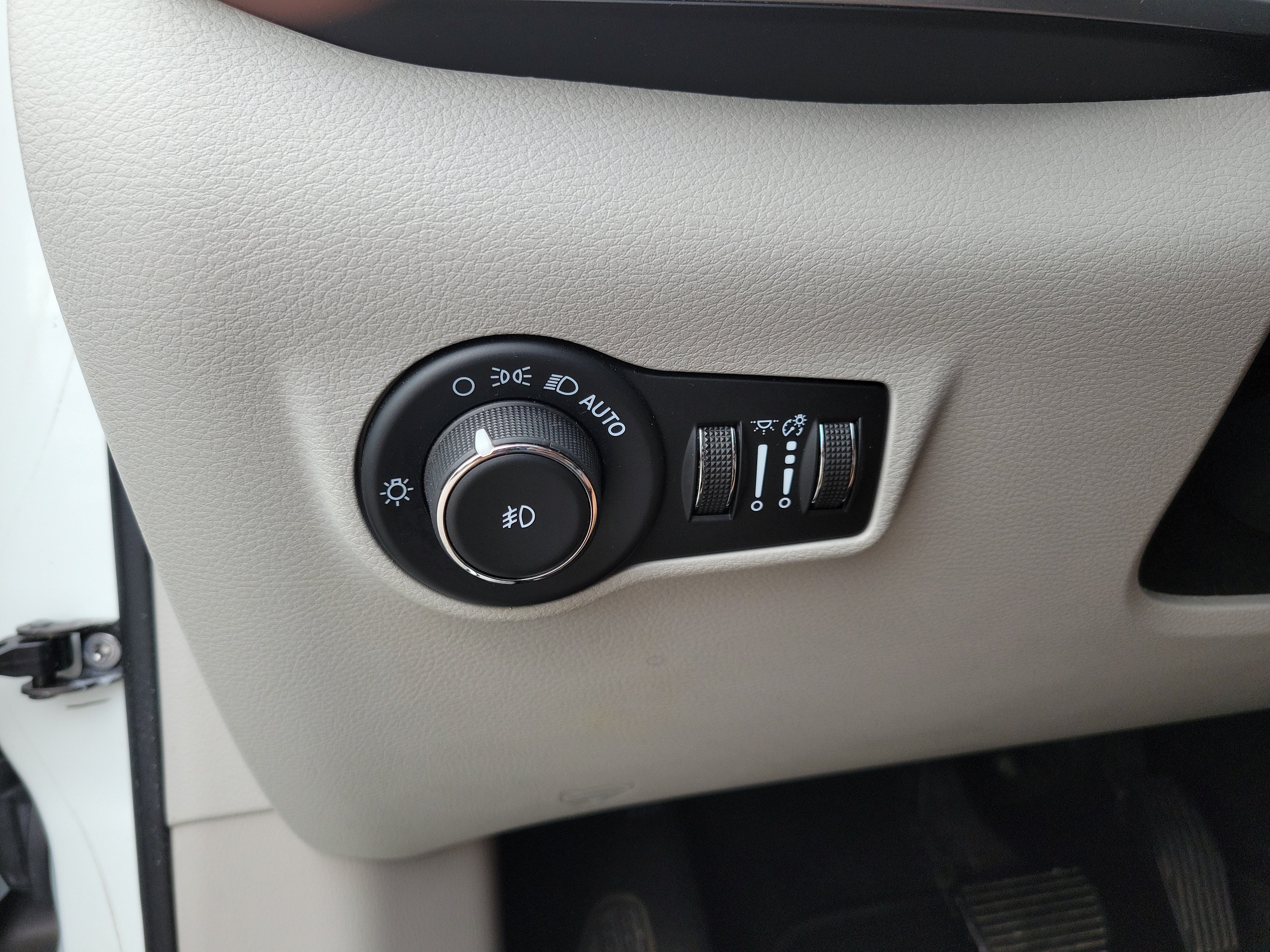 Used 2024 Jeep Compass Latitude AWD/4WD image 21