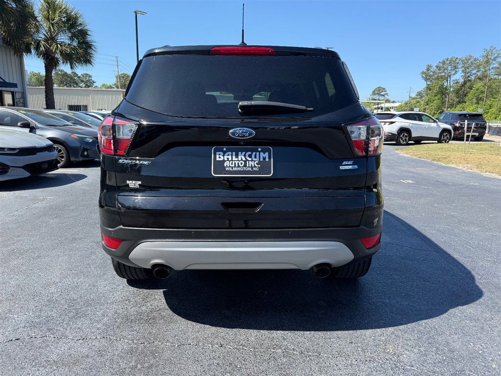 Used 2017 Ford Escape SE w/ Equipment Group 201A image 4