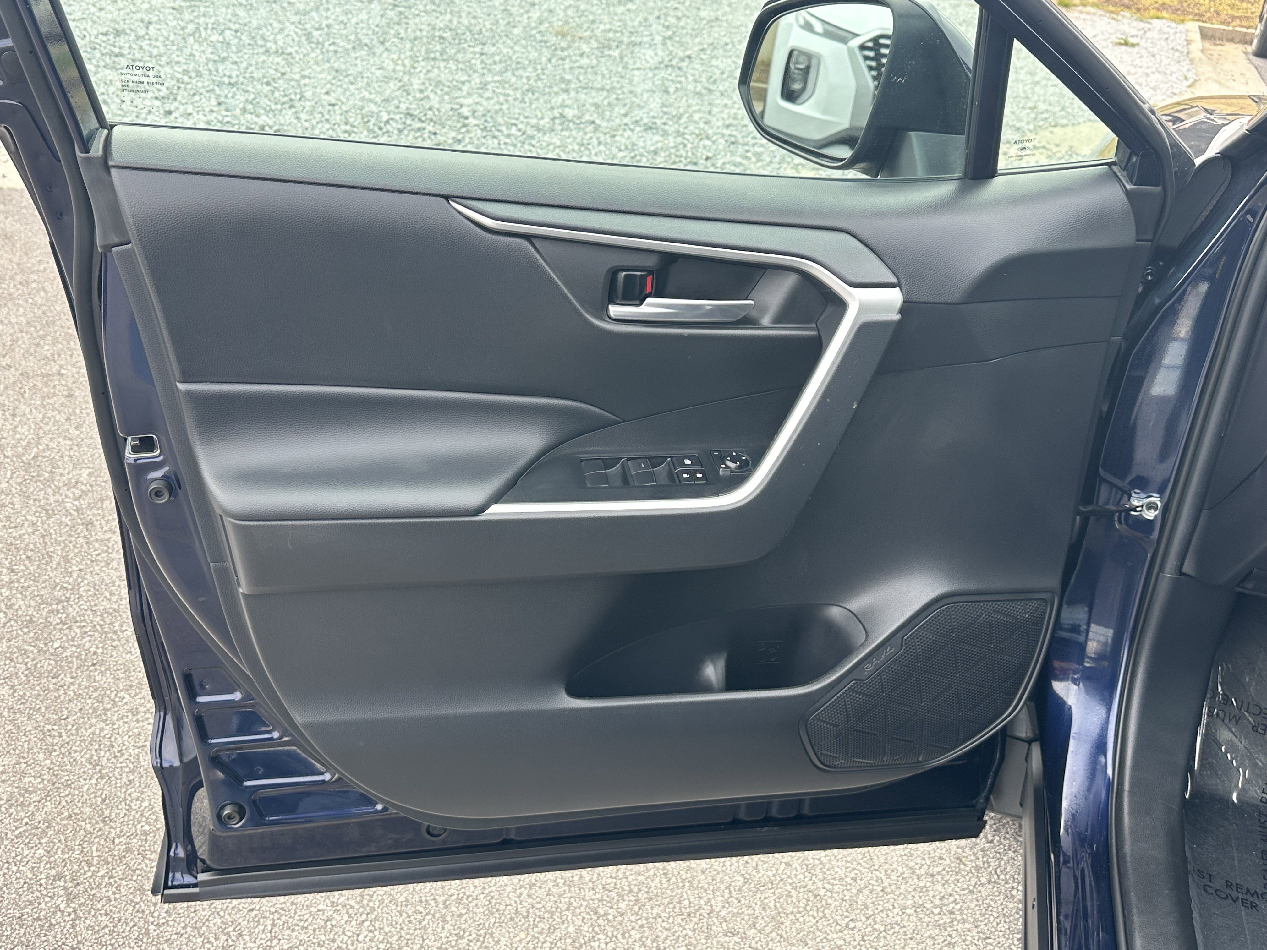 Used 2021 Toyota RAV4 XLE w/ Convenience Package image 13