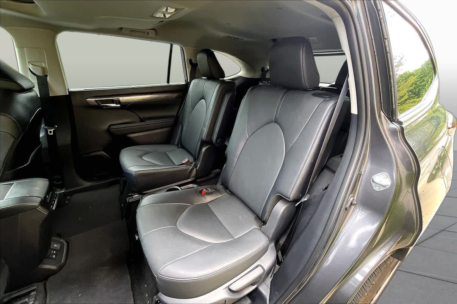 Used 2025 Toyota Highlander Limited AWD/4WD image 21