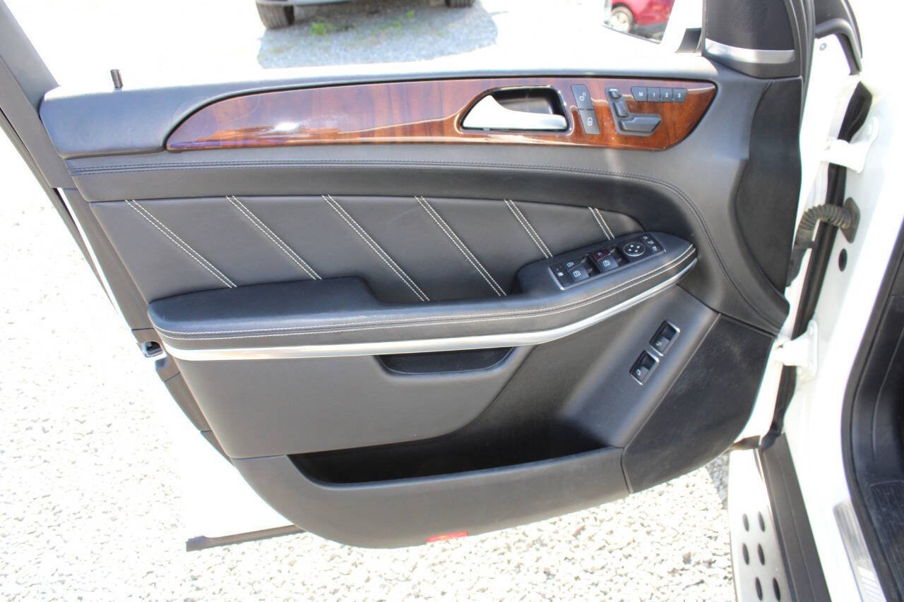 Used 2015 Mercedes-Benz GL 63 AMG 4MATIC w/ Accessory Chrome Package image 24