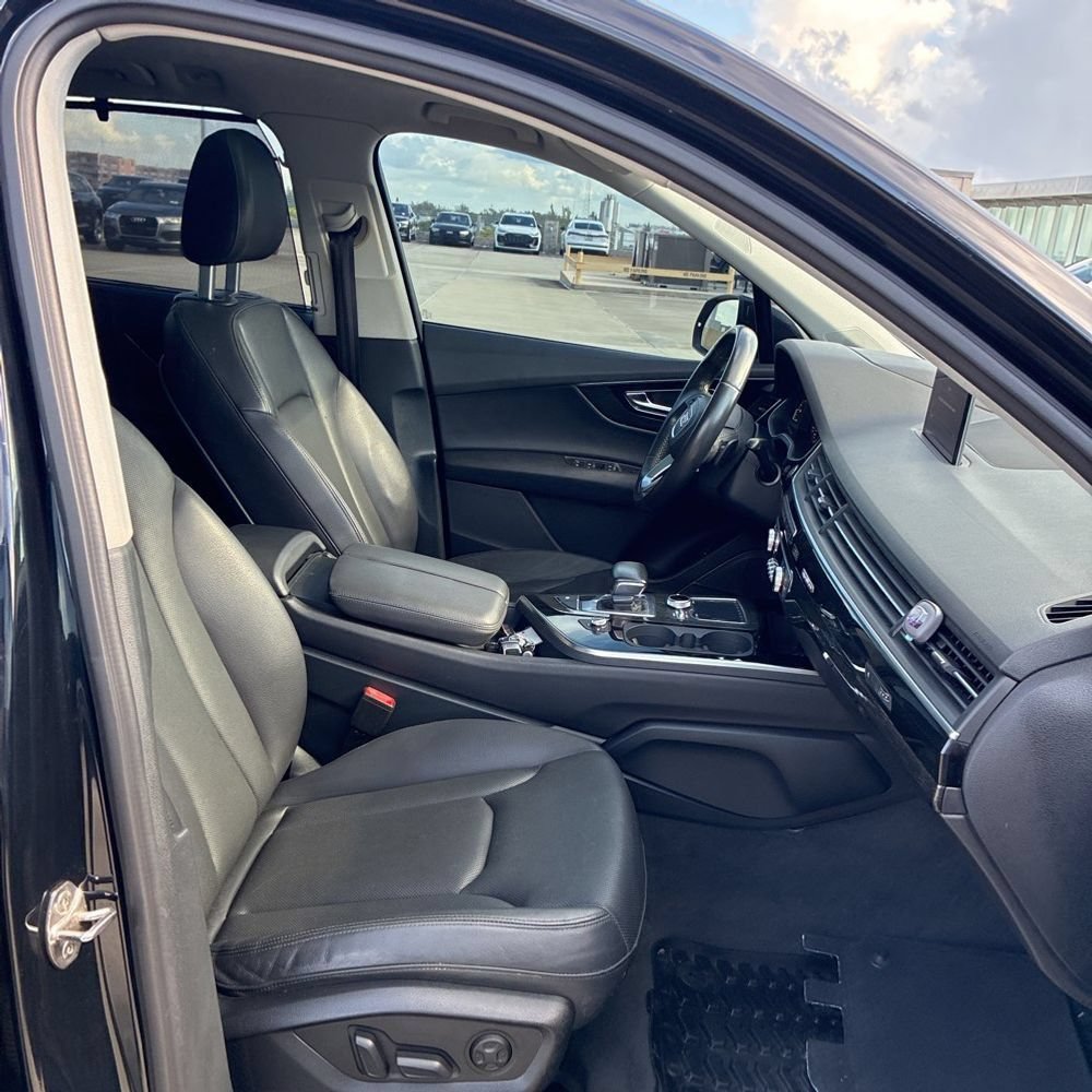 Used 2017 Audi Q7 3.0T Prestige AWD/4WD image 6