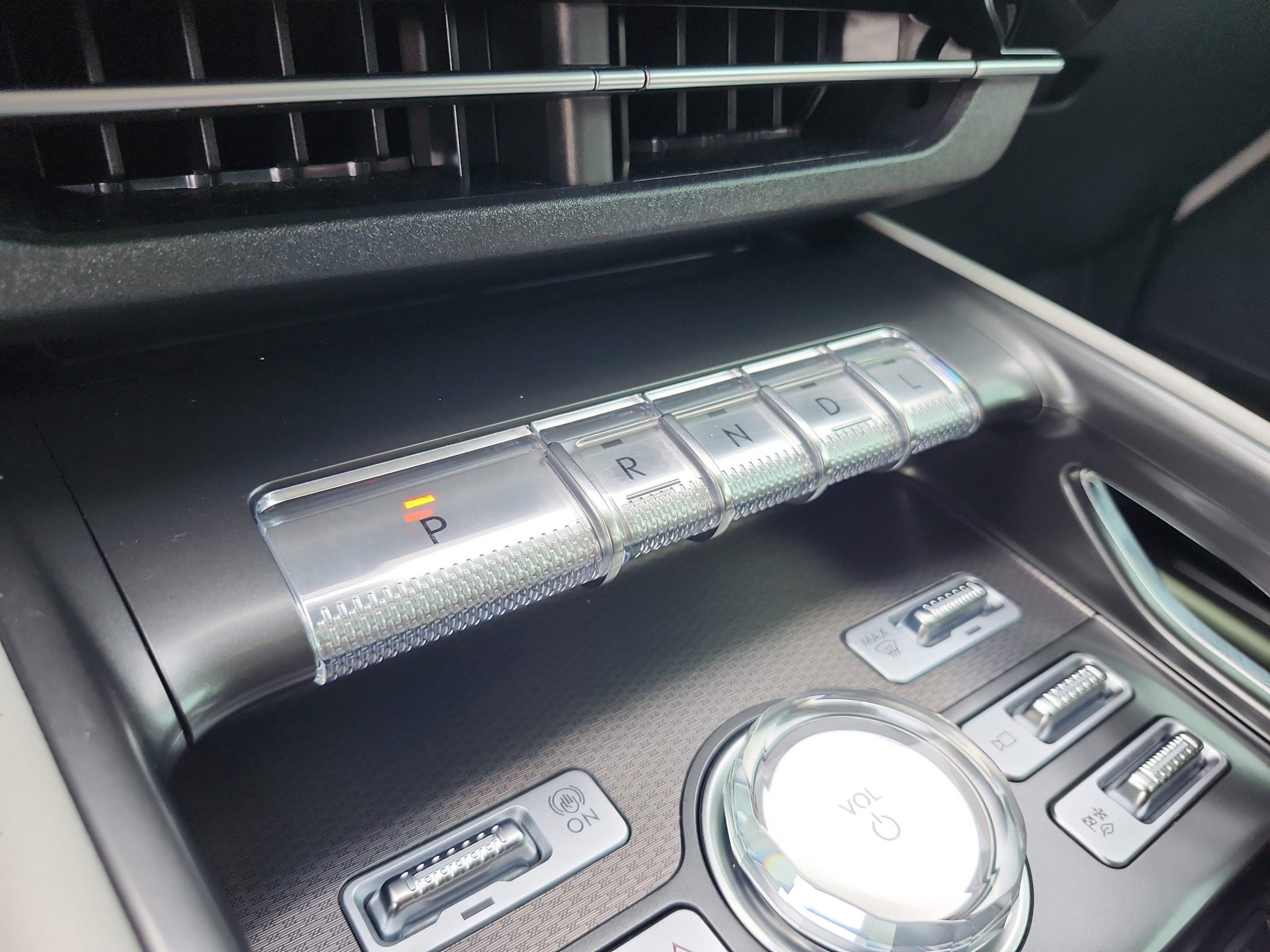 Used 2025 Lincoln Nautilus Premier AWD/4WD image 14