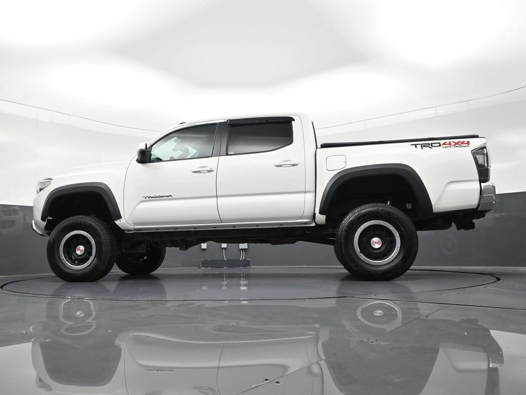 Used 2020 Toyota Tacoma TRD Off-Road AWD/4WD image 25
