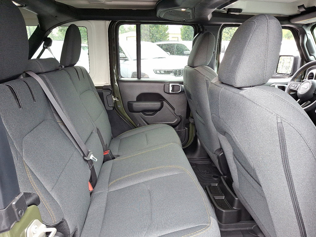Used 2024 Jeep Wrangler Unlimited image 15
