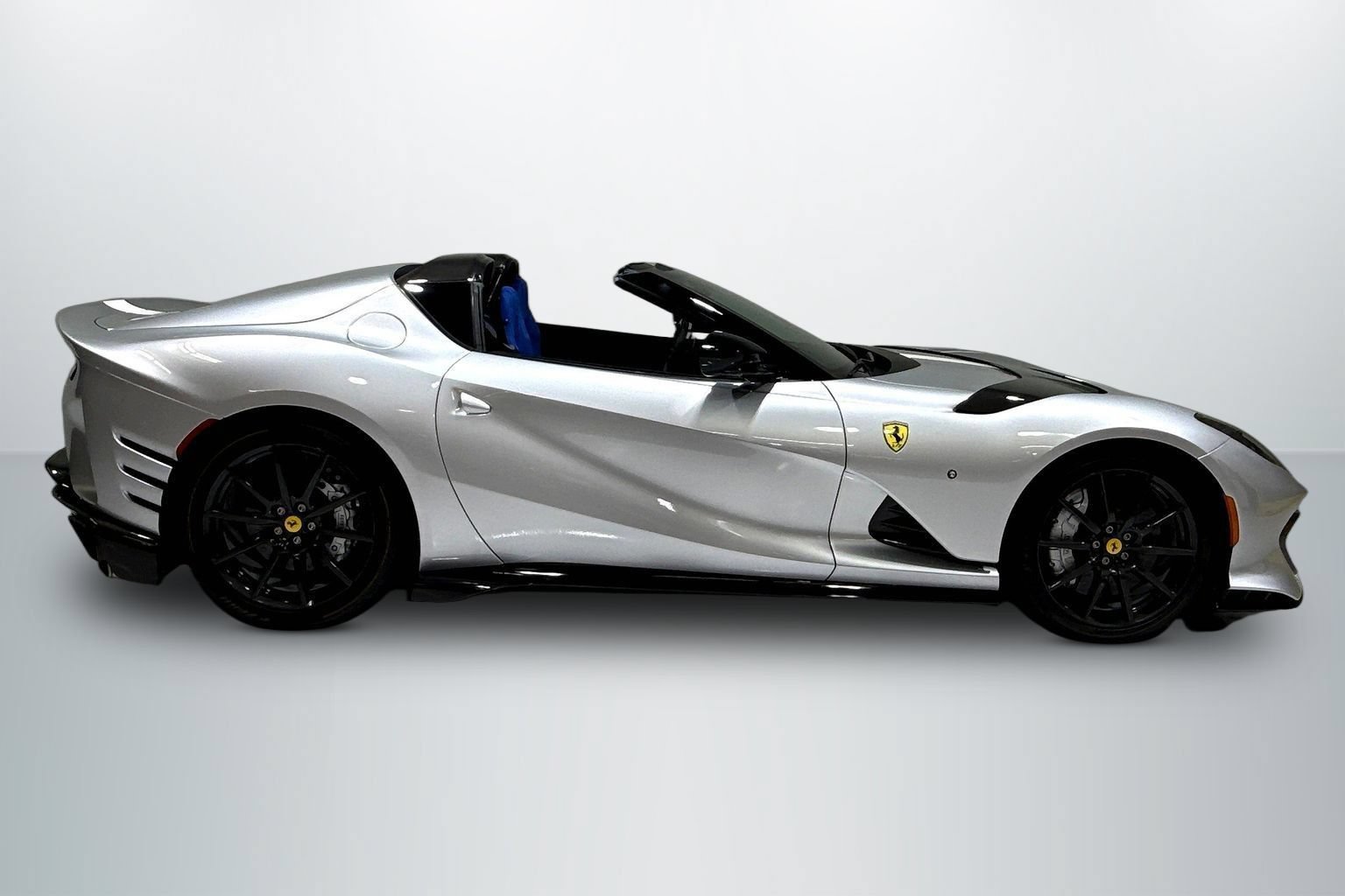 Used 2023 Ferrari 812 Competizione A RWD image 4