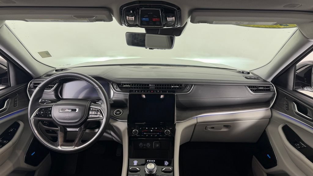 Used 2022 Jeep Grand Cherokee Overland w/ Luxury Tech Group IV AWD/4WD image 35