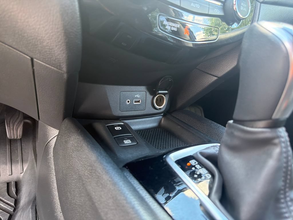 Used 2020 Nissan Rogue SV w/ Premium Package AWD/4WD image 41
