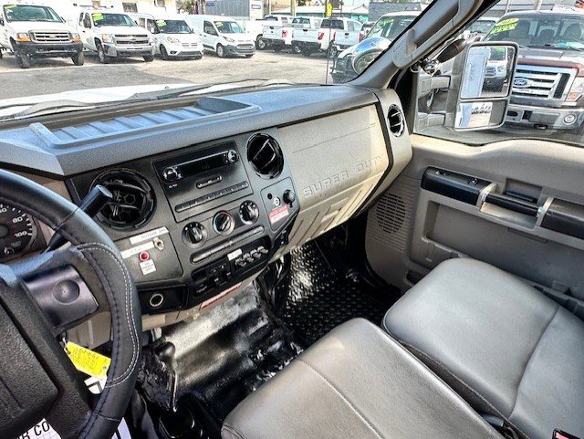 Used 2008 Ford F550 4x4 Regular Cab Super Duty image 17