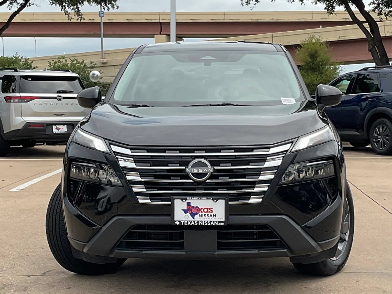 Used 2025 Nissan Rogue SV FWD image 2