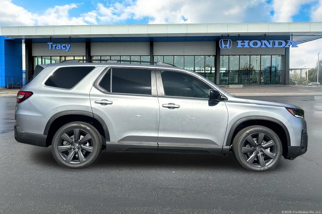 New 2026 Honda Pilot Sport image 4