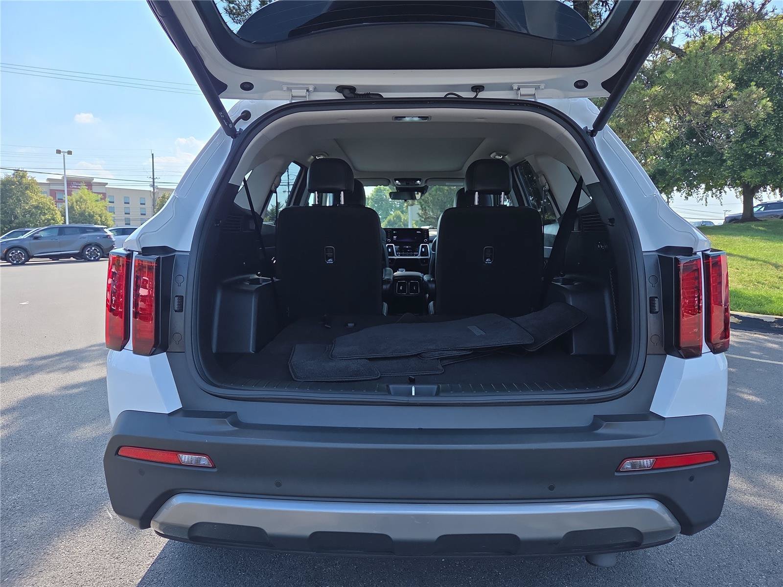 Certified 2021 Kia Sorento EX w/ EX AWD X-Line Package image 5