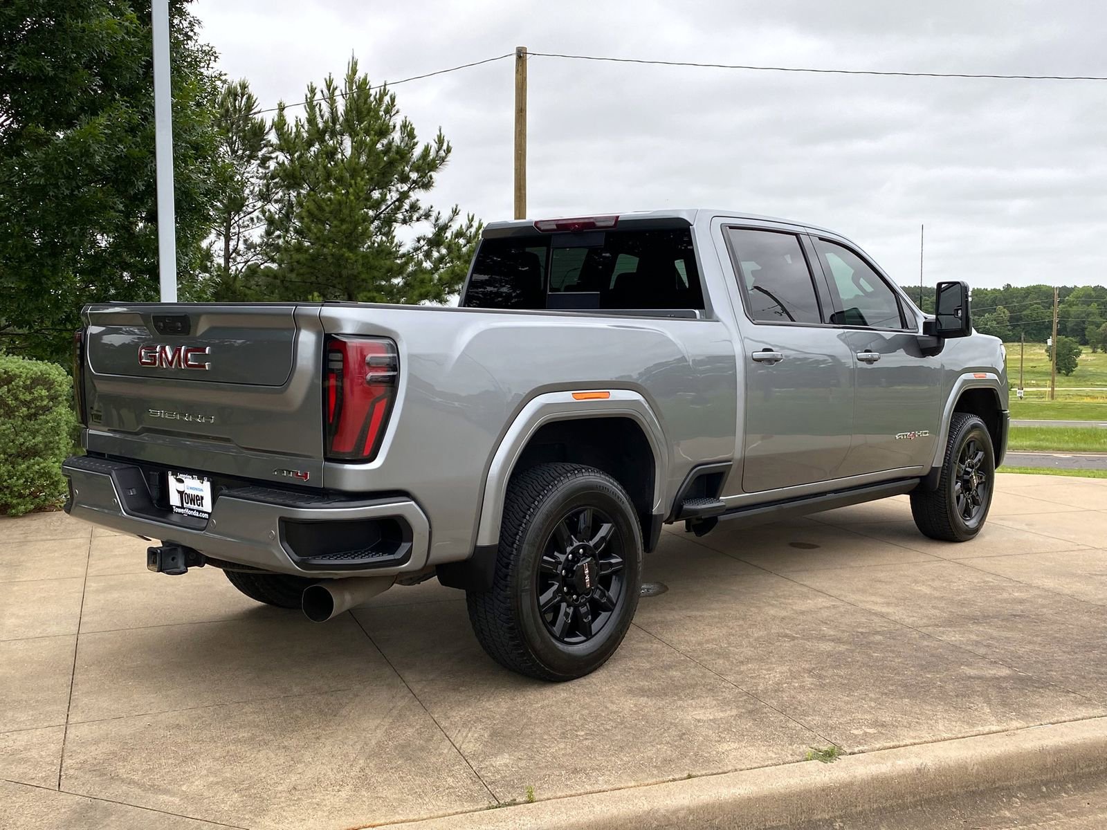 Used 2024 GMC Sierra 2500 AT4 w/ AT4 Premium Plus Package AWD/4WD image 6