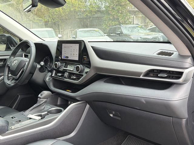 Used 2023 Toyota Highlander XLE image 28
