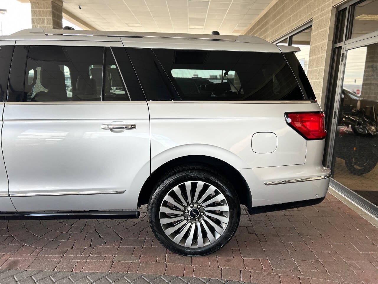 Used 2018 Lincoln Navigator L Reserve w/ Technology Package AWD/4WD image 6