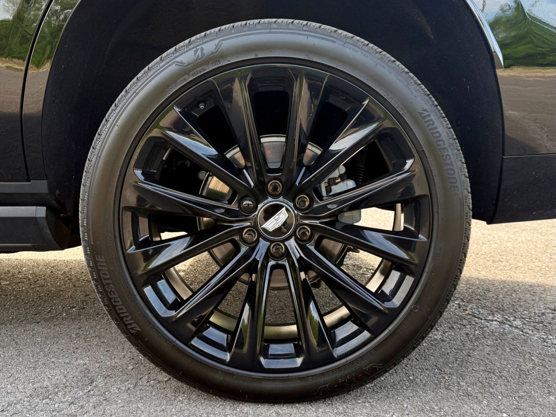 Used 2025 Cadillac Escalade Sport Platinum w/ LPO, ONYX Package image 16