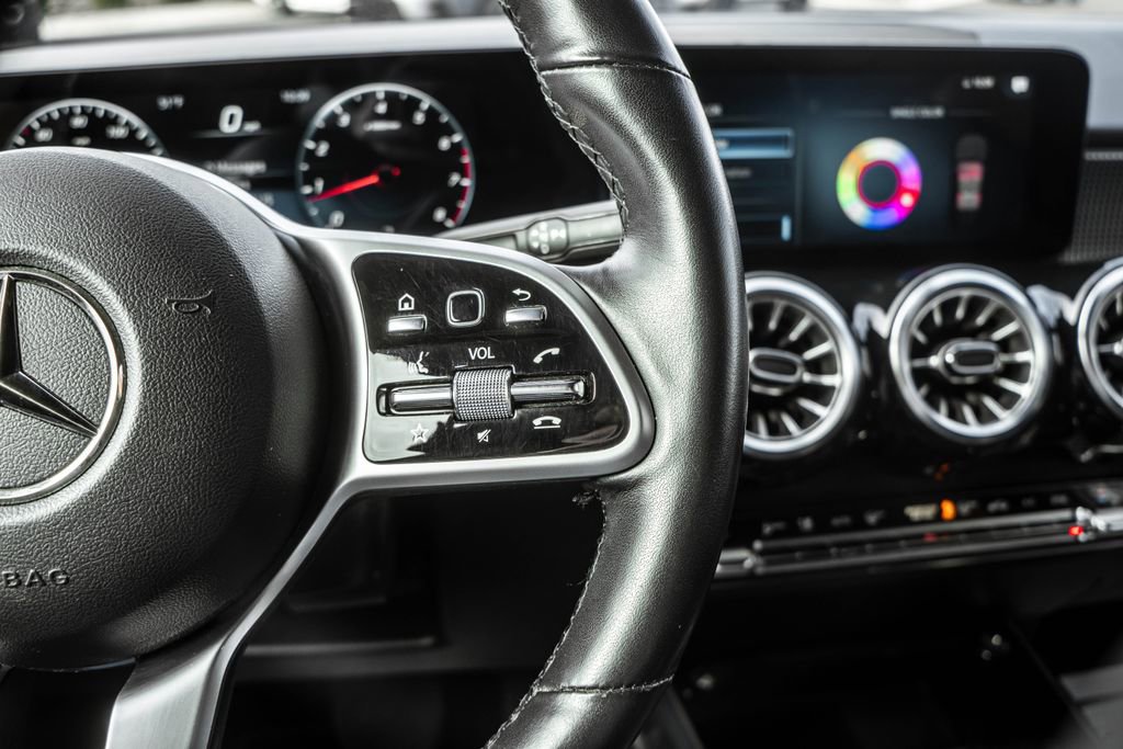 Used 2022 Mercedes-Benz GLB 250 4MATIC w/ Premium Package Lite image 22