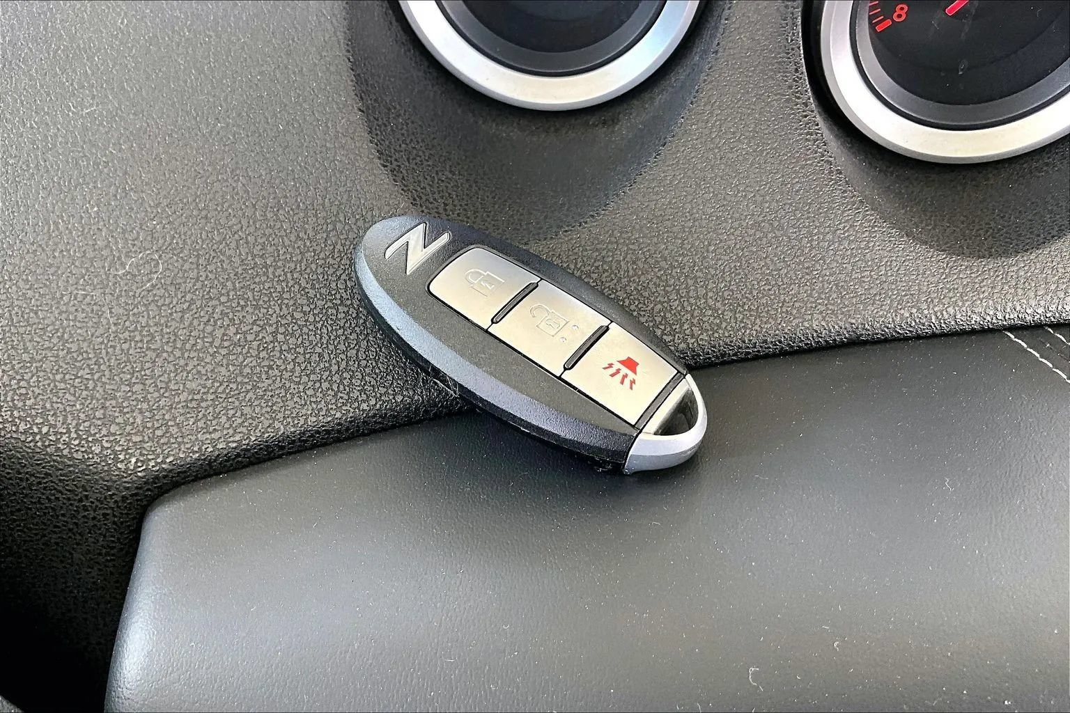 Used 2010 Nissan 370Z Roadster RWD image 28