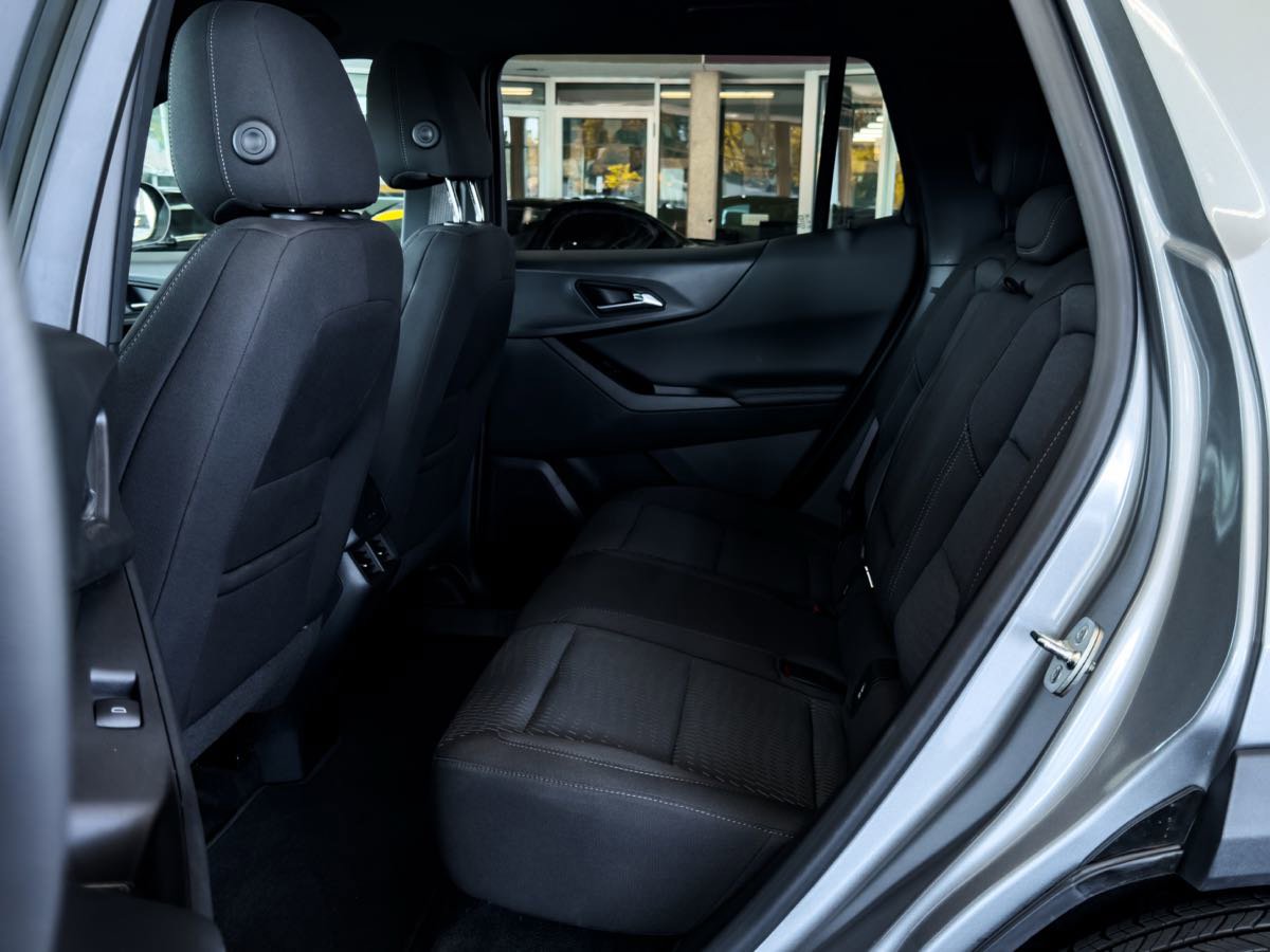 Used 2025 Chevrolet Equinox LT image 32