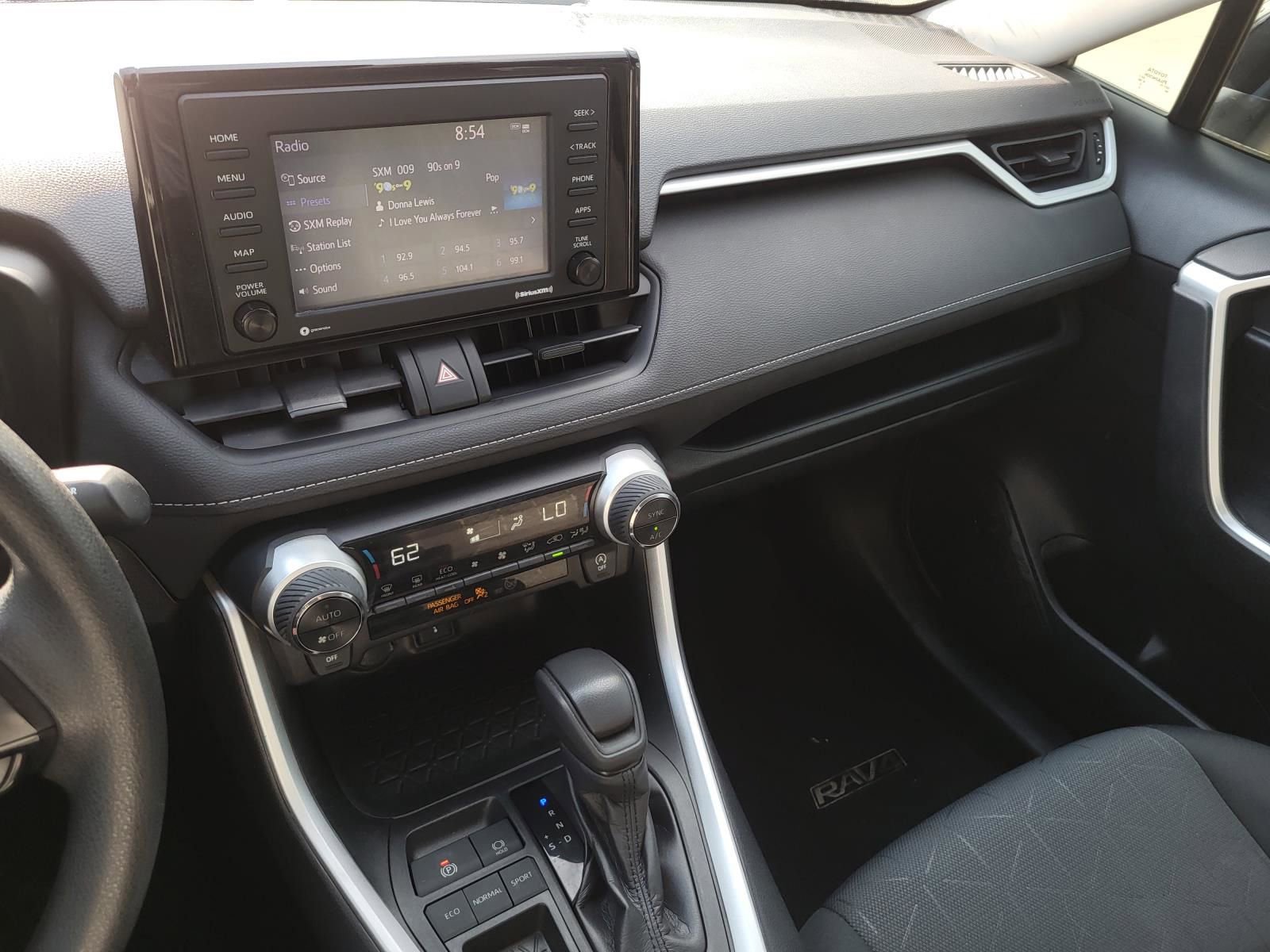 Used 2020 Toyota RAV4 XLE w/ Carpet Mat Package FWD image 21