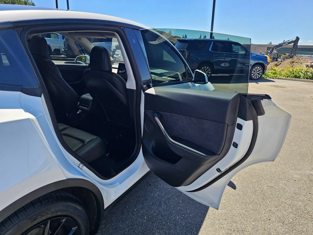 Used 2022 Tesla Model Y Performance AWD/4WD image 25