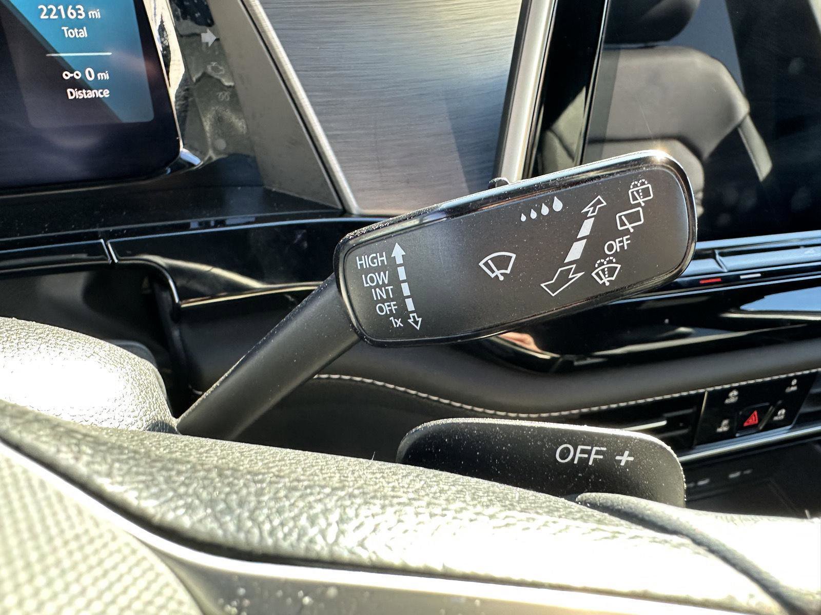 Used 2025 Volkswagen Atlas Cross Sport SE image 30