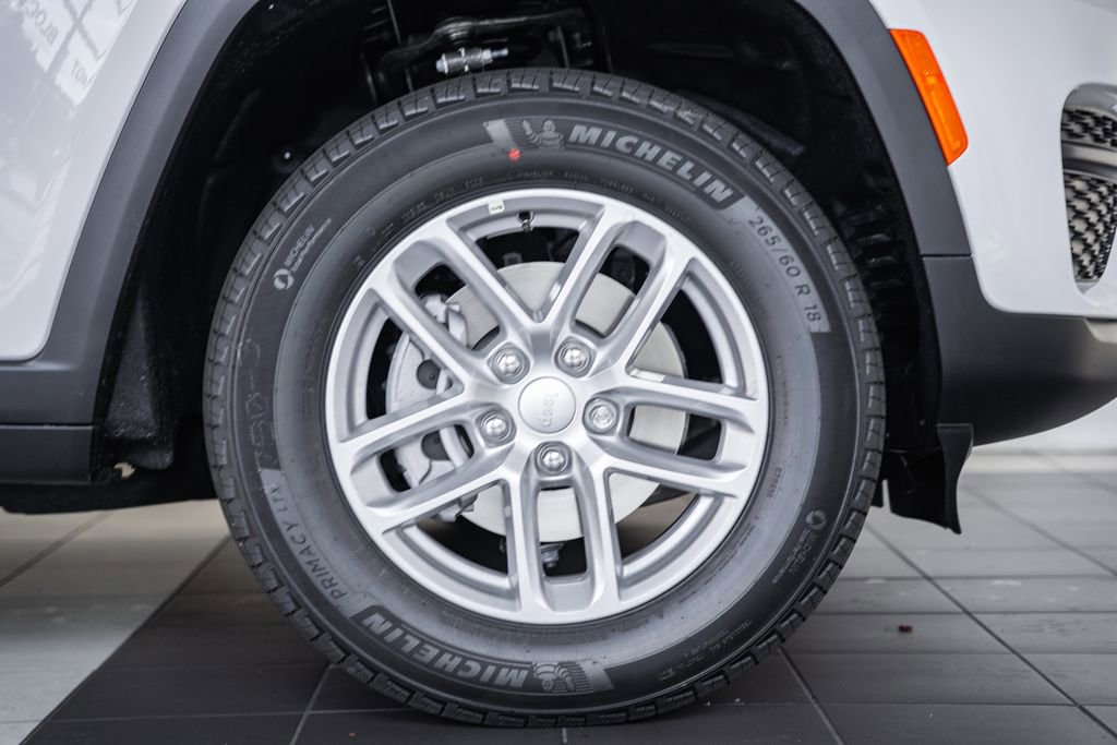 New 2025 Jeep Grand Cherokee Laredo X w/ Luxury Tech Group I image 17