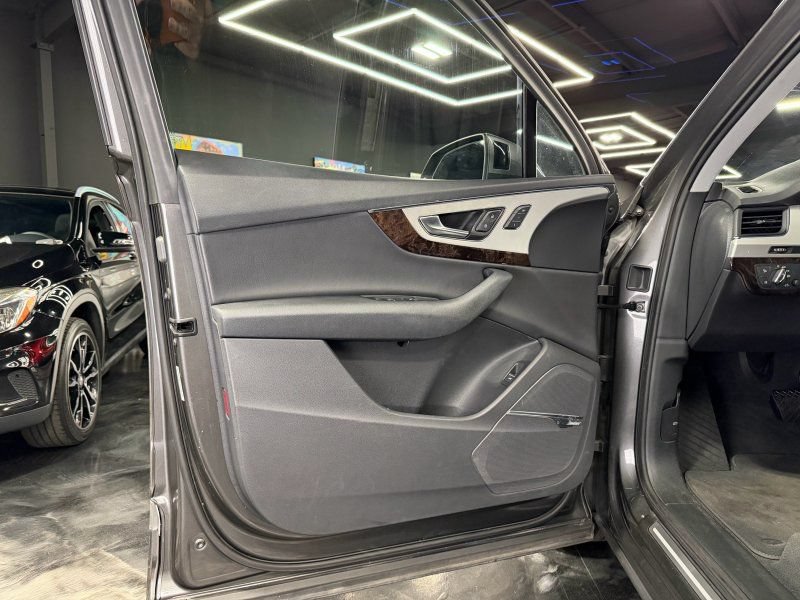 Used 2019 Audi Q7 2.0T Premium Plus w/ Premium Plus Package AWD/4WD image 23