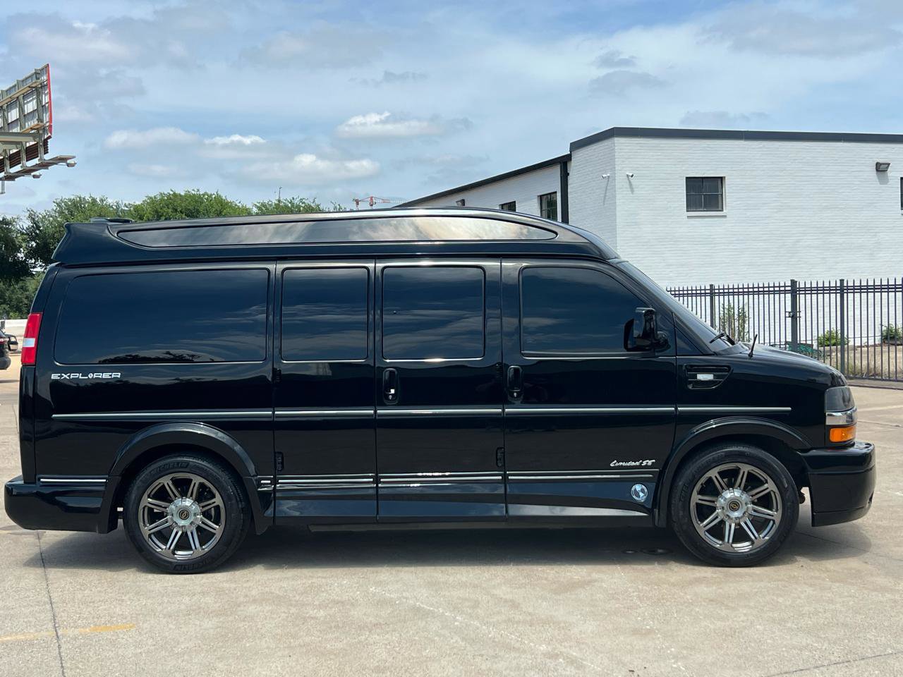 Used 2016 Chevrolet Express 2500 RWD image 8