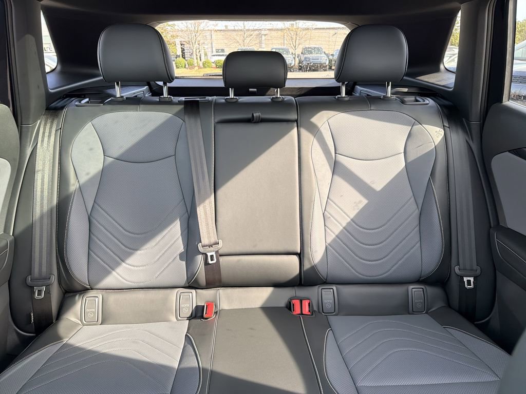 New 2026 Volkswagen Tiguan SE R-Line FWD image 30