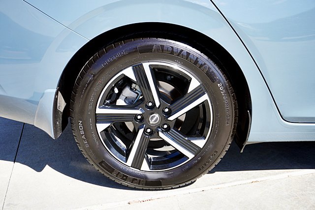 Used 2024 Nissan Sentra SV FWD image 14
