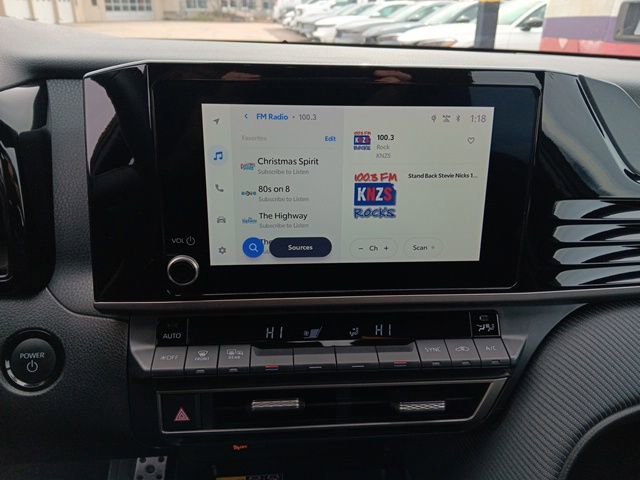 Used 2025 Toyota Camry SE image 15