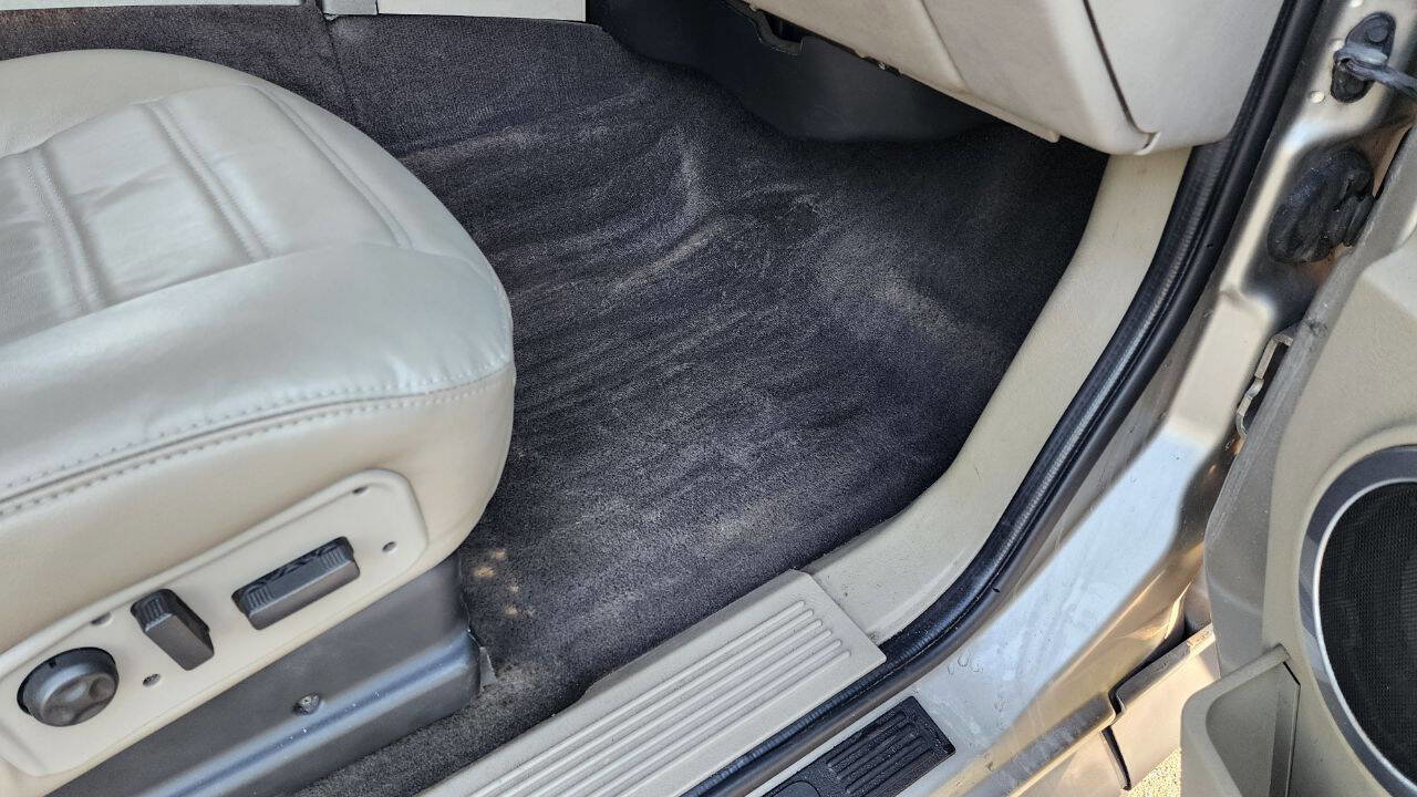 Used 2003 HUMMER H2 w/ Preferred Equipment Group image 31