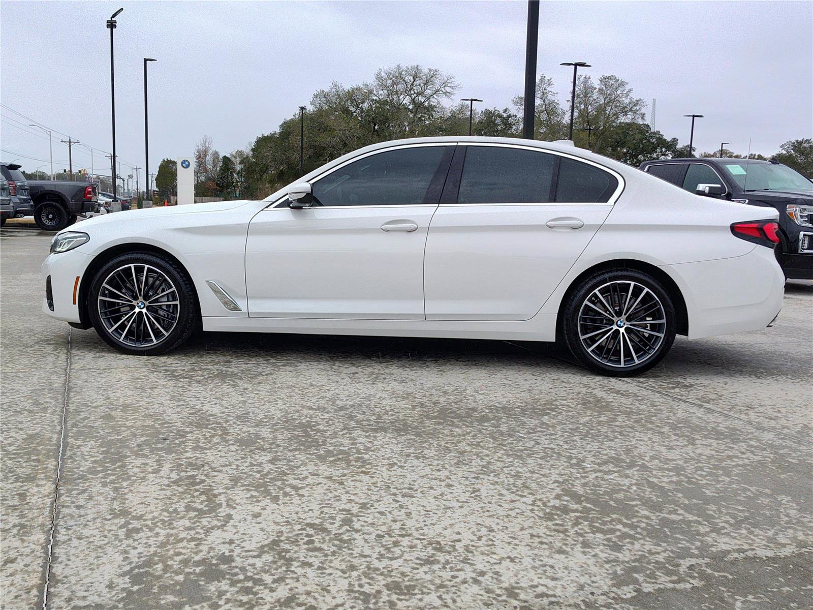 Used 2022 BMW 540i w/ Premium Package RWD image 3