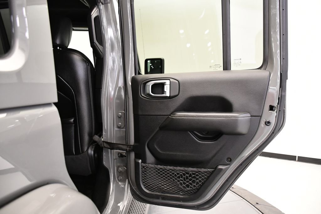 Used 2021 Jeep Wrangler Unlimited Sahara image 44