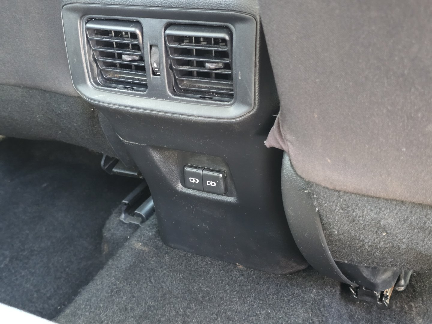 Used 2024 Toyota RAV4 XLE FWD image 25