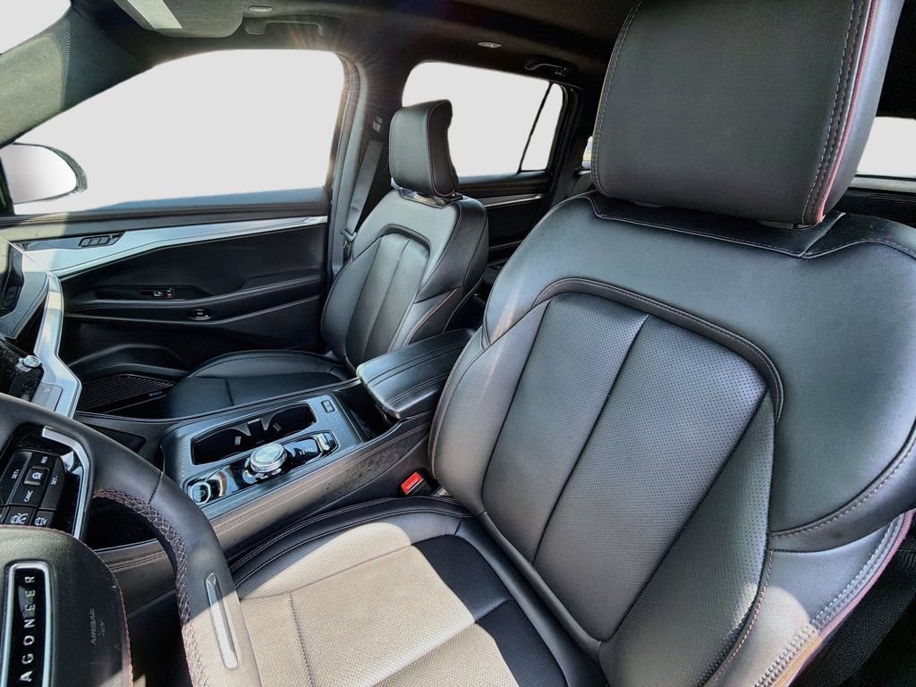 Used 2025 Jeep Wagoneer S Launch Edition AWD/4WD image 10