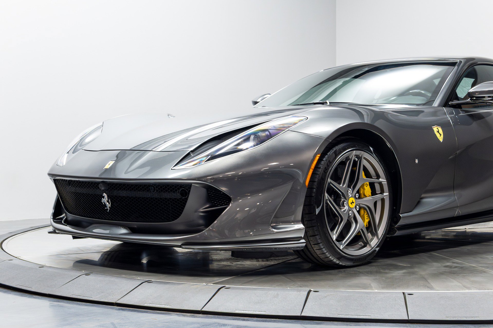 Used 2020 Ferrari 812 Superfast RWD image 4
