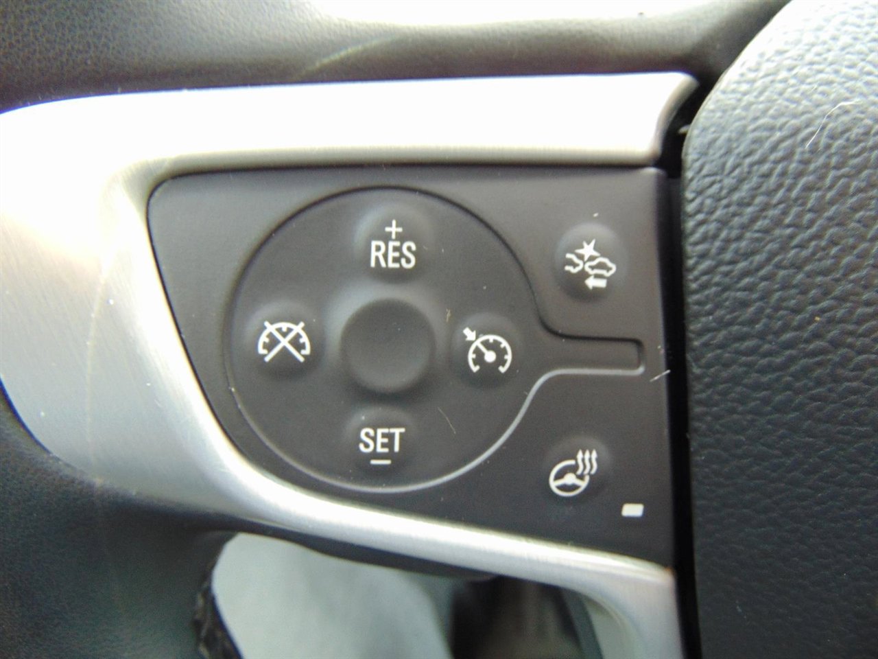 Used 2023 GMC Terrain SLT image 35