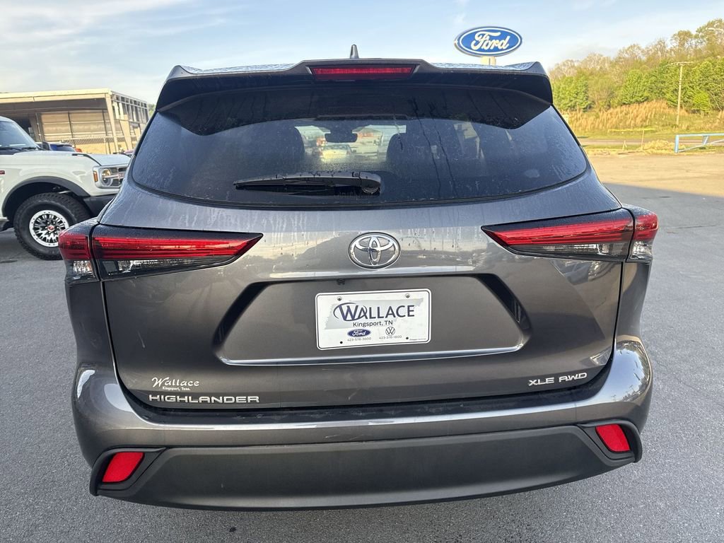 Used 2023 Toyota Highlander XLE AWD/4WD image 5